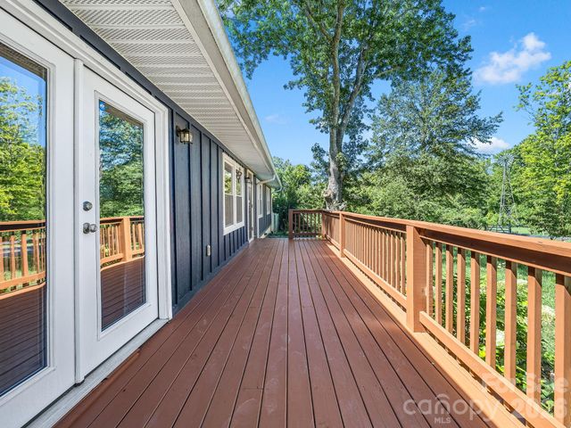 435 Thermal View Drive, Tryon, NC 28782