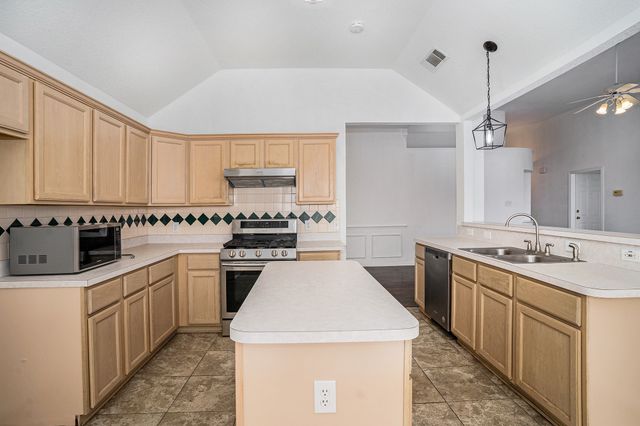 4712 Shorewood Drive, Arlington, TX 76016