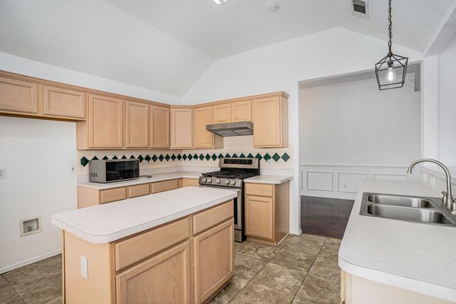 4712 Shorewood Drive, Arlington, TX 76016