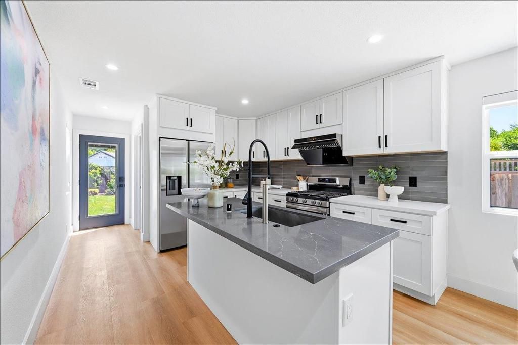Image 14 of property listing at 235 McEvoy Street, Redwood City, CA 94061