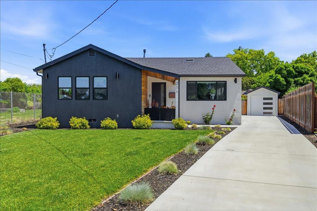 Image 2 of property listing at 235 McEvoy Street, Redwood City, CA 94061