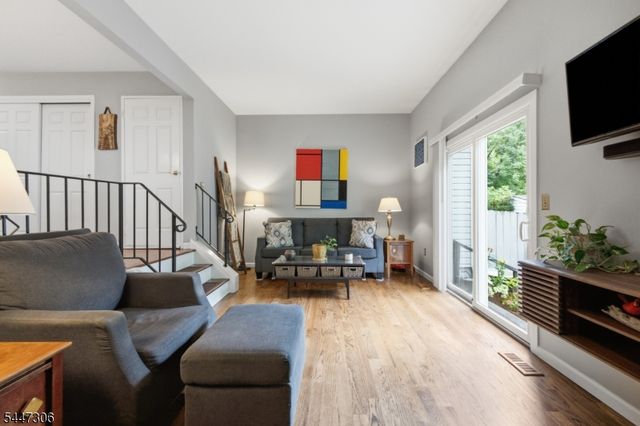 33 Fox Tail Ln, Hardyston Twp., NJ 07419