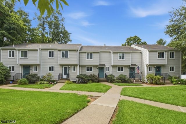 33 Fox Tail Ln, Hardyston Twp., NJ 07419