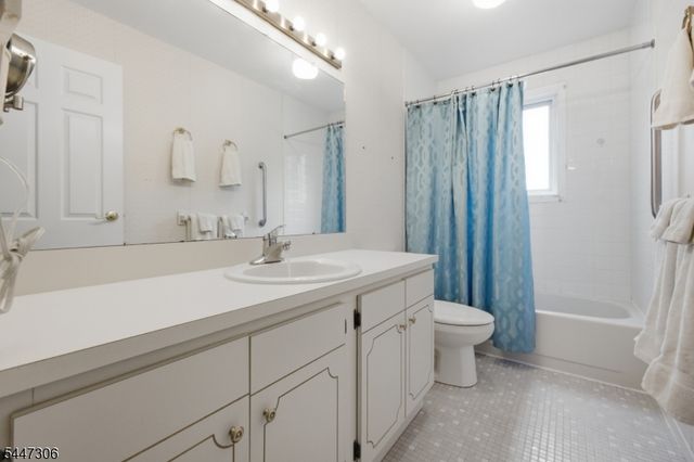 33 Fox Tail Ln, Hardyston Twp., NJ 07419