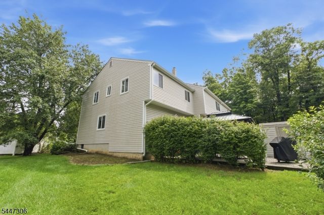 33 Fox Tail Ln, Hardyston Twp., NJ 07419