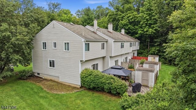 33 Fox Tail Ln, Hardyston Twp., NJ 07419