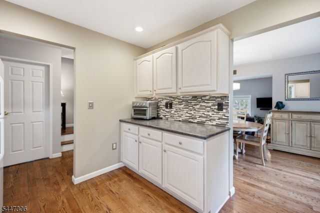 33 Fox Tail Ln, Hardyston Twp., NJ 07419