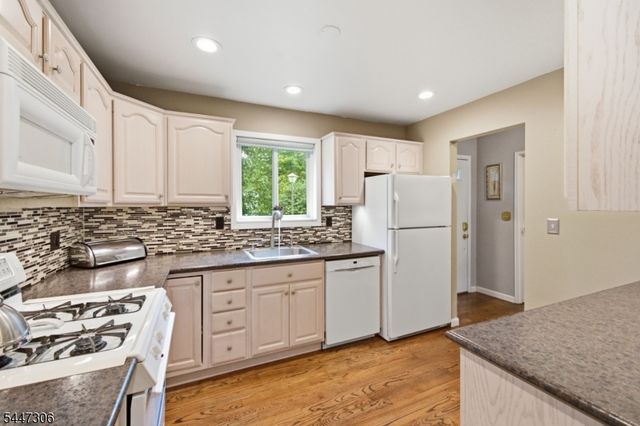 33 Fox Tail Ln, Hardyston Twp., NJ 07419