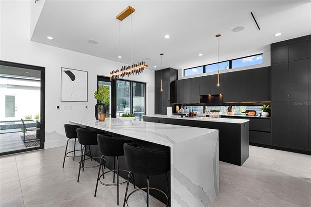 2519 N RIVERSIDE DRIVE, Tampa, FL 33602