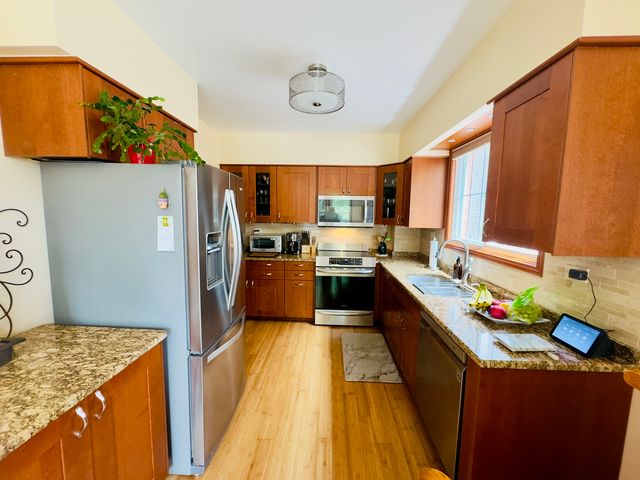 9321 S 81st Court, Hickory Hills, IL 60457