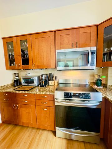 9321 S 81st Court, Hickory Hills, IL 60457