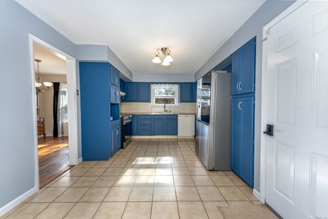 182 Meloy Road, West Haven, CT 06516