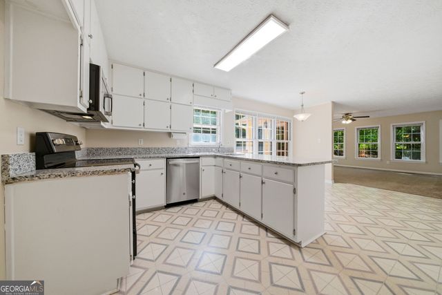 430 Ridgemont Drive, Fayetteville, GA 30215