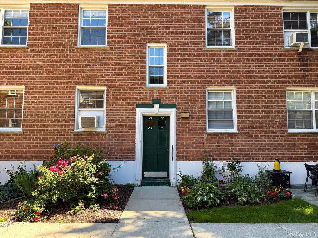 182 Pinewood Road 23, Hartsdale, NY 10530 — exterior