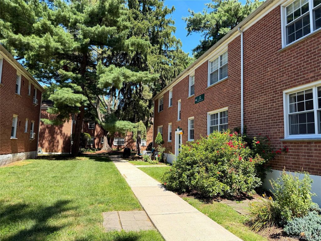 182 Pinewood Road 23, Hartsdale, NY 10530 — photo 2