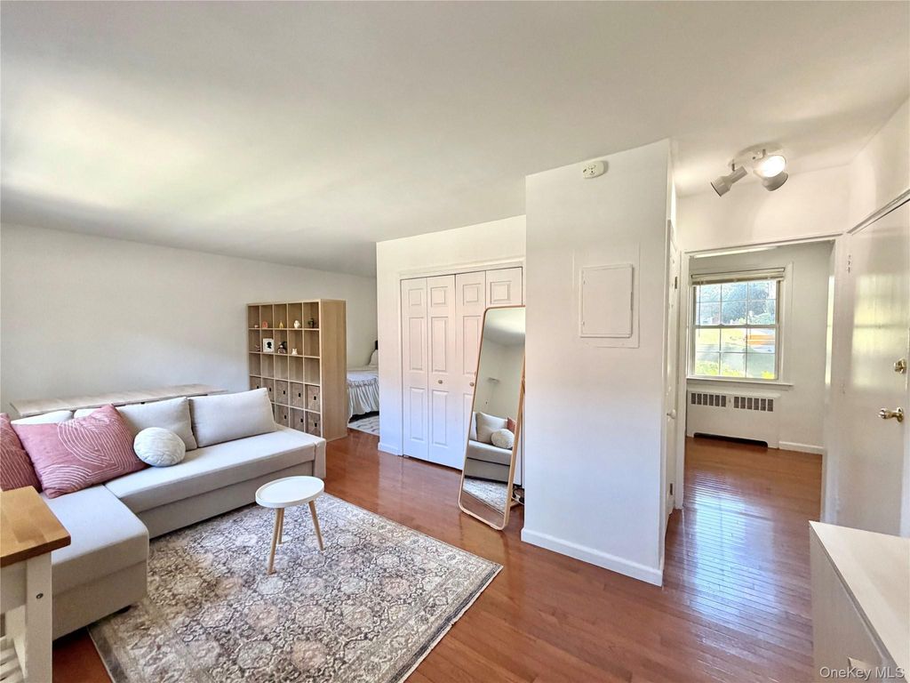 182 Pinewood Road 23, Hartsdale, NY 10530 — photo 3