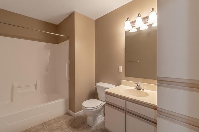 104 Oxford Path, Mankato, MN 56001