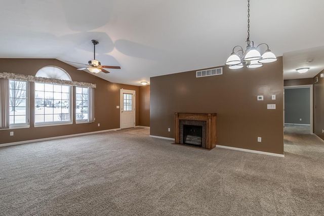 104 Oxford Path, Mankato, MN 56001