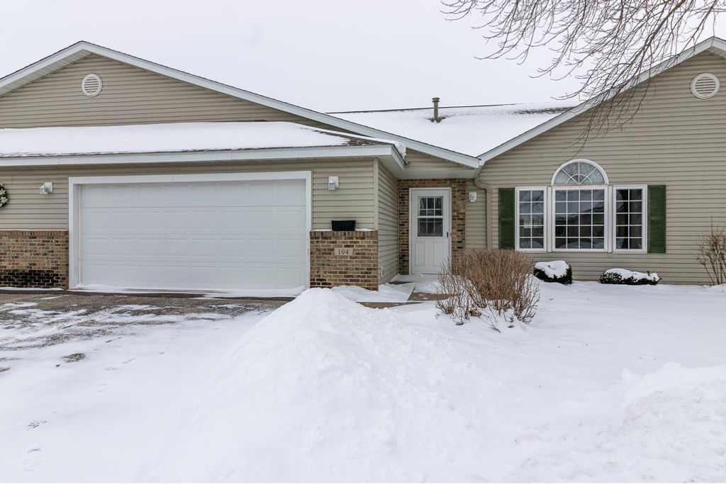 104 Oxford Path, Mankato, MN 56001