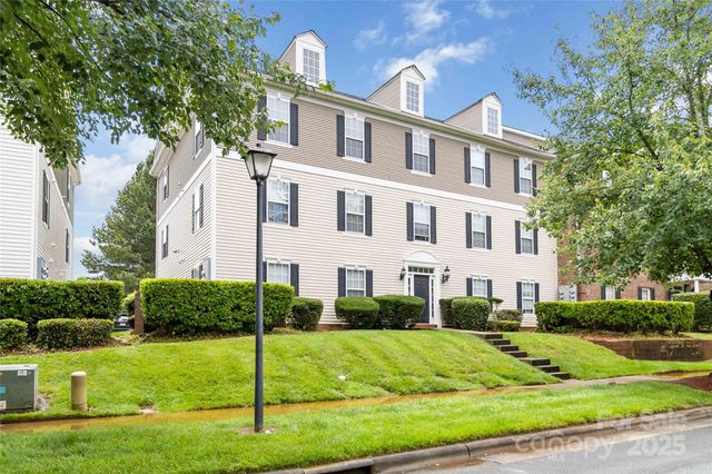 1108 Plaza Walk Drive, Charlotte, NC 28215