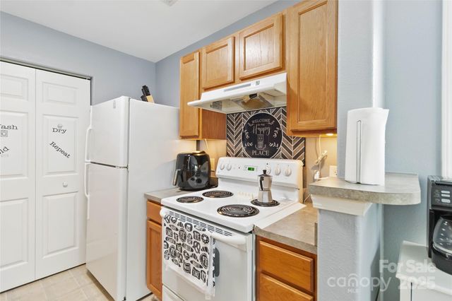 1108 Plaza Walk Drive, Charlotte, NC 28215