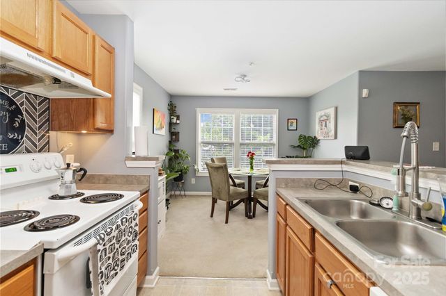 1108 Plaza Walk Drive, Charlotte, NC 28215