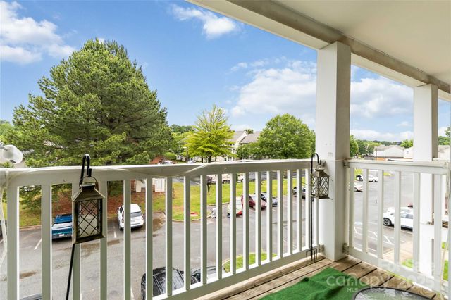 1108 Plaza Walk Drive, Charlotte, NC 28215