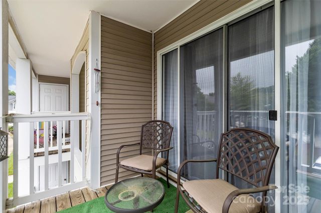 1108 Plaza Walk Drive, Charlotte, NC 28215