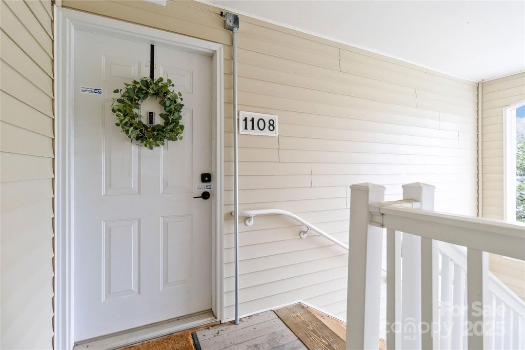 1108 Plaza Walk Drive, Charlotte, NC 28215