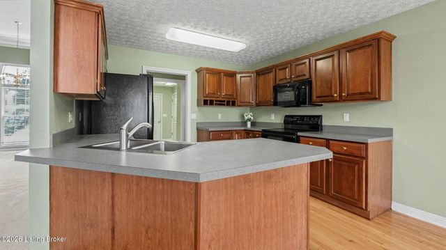 3902 Stonyrun Dive, Louisville, KY 40220