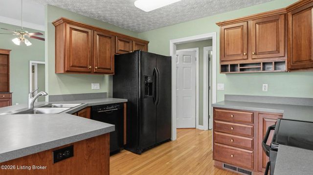 3902 Stonyrun Dive, Louisville, KY 40220