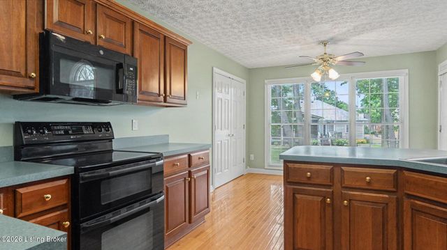 3902 Stonyrun Dive, Louisville, KY 40220