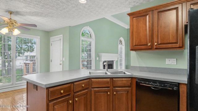 3902 Stonyrun Dive, Louisville, KY 40220