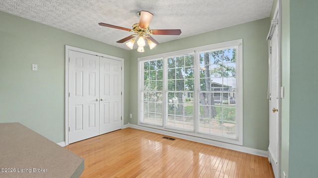 3902 Stonyrun Dive, Louisville, KY 40220