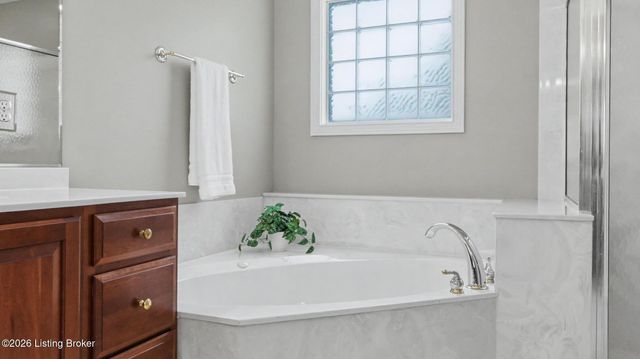 3902 Stonyrun Dive, Louisville, KY 40220