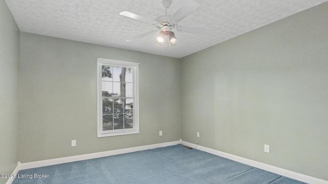 3902 Stonyrun Dive, Louisville, KY 40220