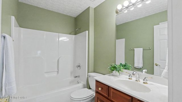 3902 Stonyrun Dive, Louisville, KY 40220