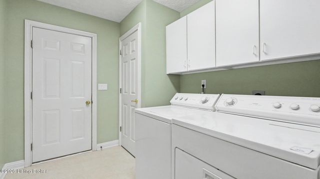3902 Stonyrun Dive, Louisville, KY 40220