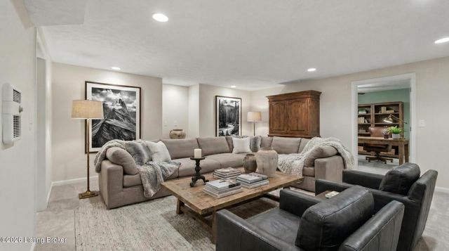 3902 Stonyrun Dive, Louisville, KY 40220
