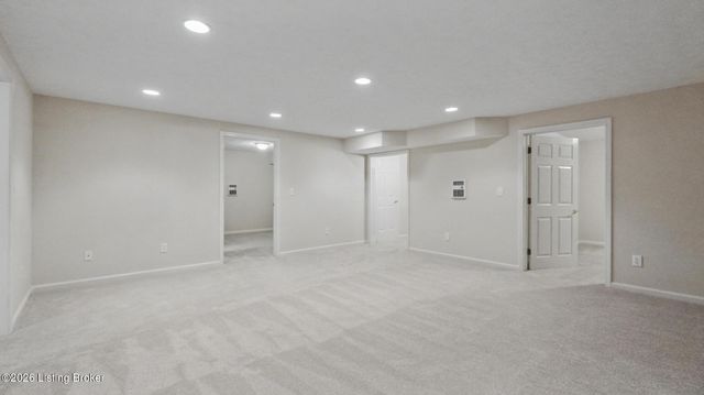 3902 Stonyrun Dive, Louisville, KY 40220