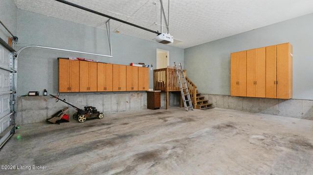 3902 Stonyrun Dive, Louisville, KY 40220