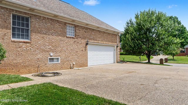 3902 Stonyrun Dive, Louisville, KY 40220