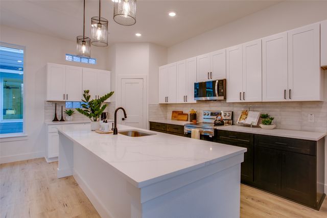 2130 SHEA Road 1002, Dallas, TX 75235
