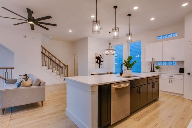 2130 SHEA Road 1002, Dallas, TX 75235