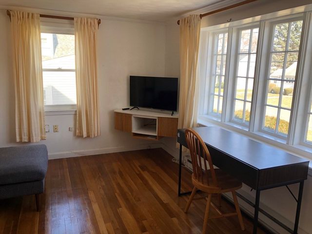 43 Hillcroft St 43, Waltham, MA 02452