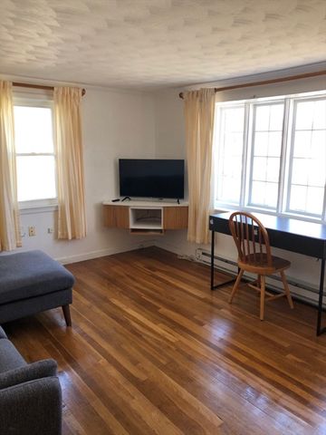 43 Hillcroft St 43, Waltham, MA 02452