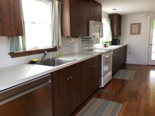 43 Hillcroft St 43, Waltham, MA 02452