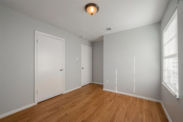 5619 Willow Glen Drive, Houston, TX 77033