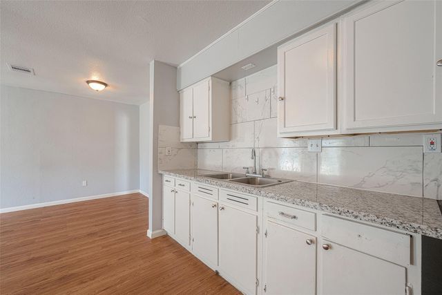 5619 Willow Glen Drive, Houston, TX 77033