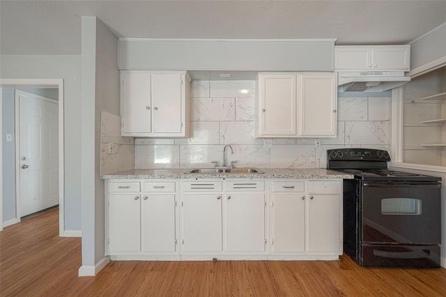 5619 Willow Glen Drive, Houston, TX 77033